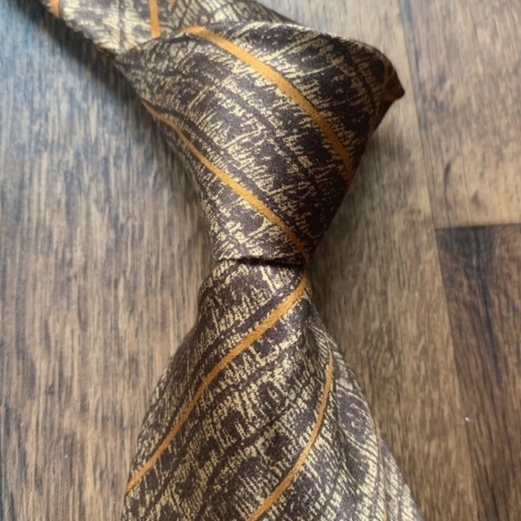 Escada Golden Silk Tie - Picture 2 of 7